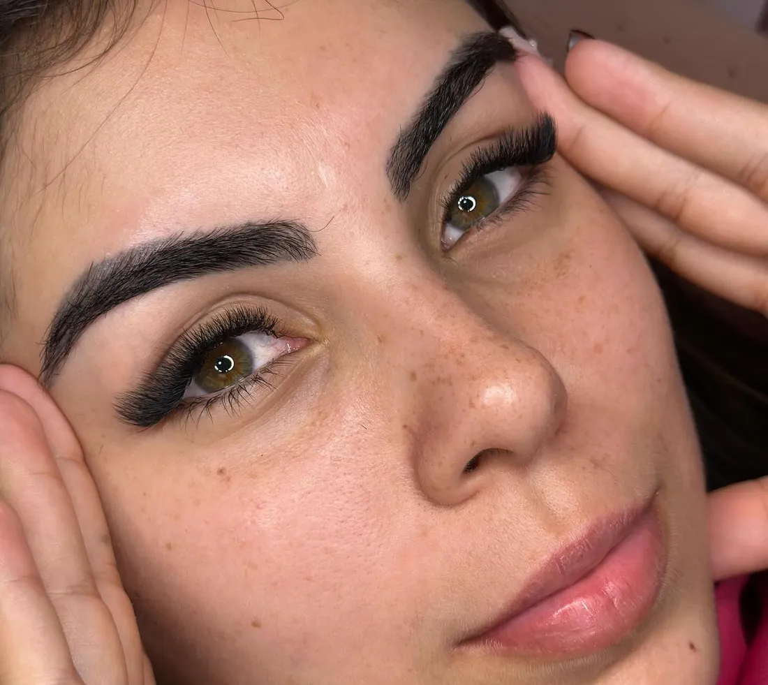Resultado de extensão de cílios no Ellas Studio