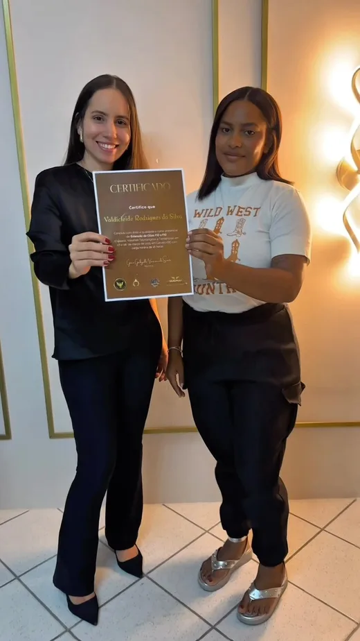 Valdicleide com outro certificado de curso